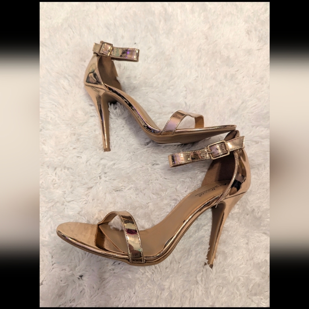 Nib Anne Michelle Shiny Gold Heels Sz 10
